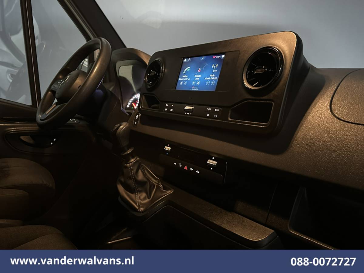 Mercedes-Benz Sprinter Mercedes-Benz Sprinter 315 CDI 150pk L3H2 Euro6 Airco | Navigatie | Camera | Chauffeursstoel Bijrijdersbank