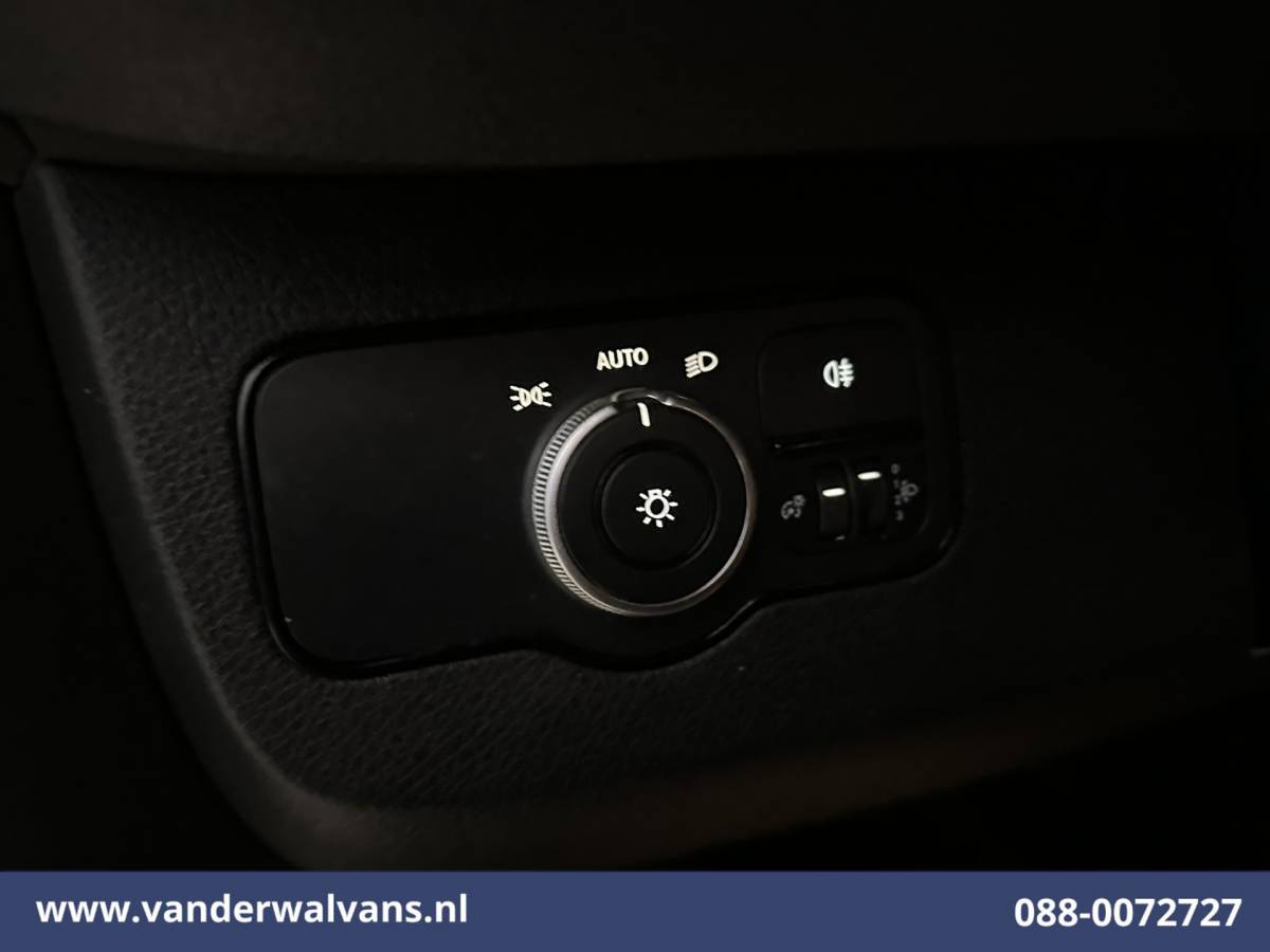 Mercedes-Benz Sprinter Mercedes-Benz Sprinter 315 CDI 150pk L3H2 Euro6 Airco | Navigatie | Camera | Chauffeursstoel Bijrijdersbank