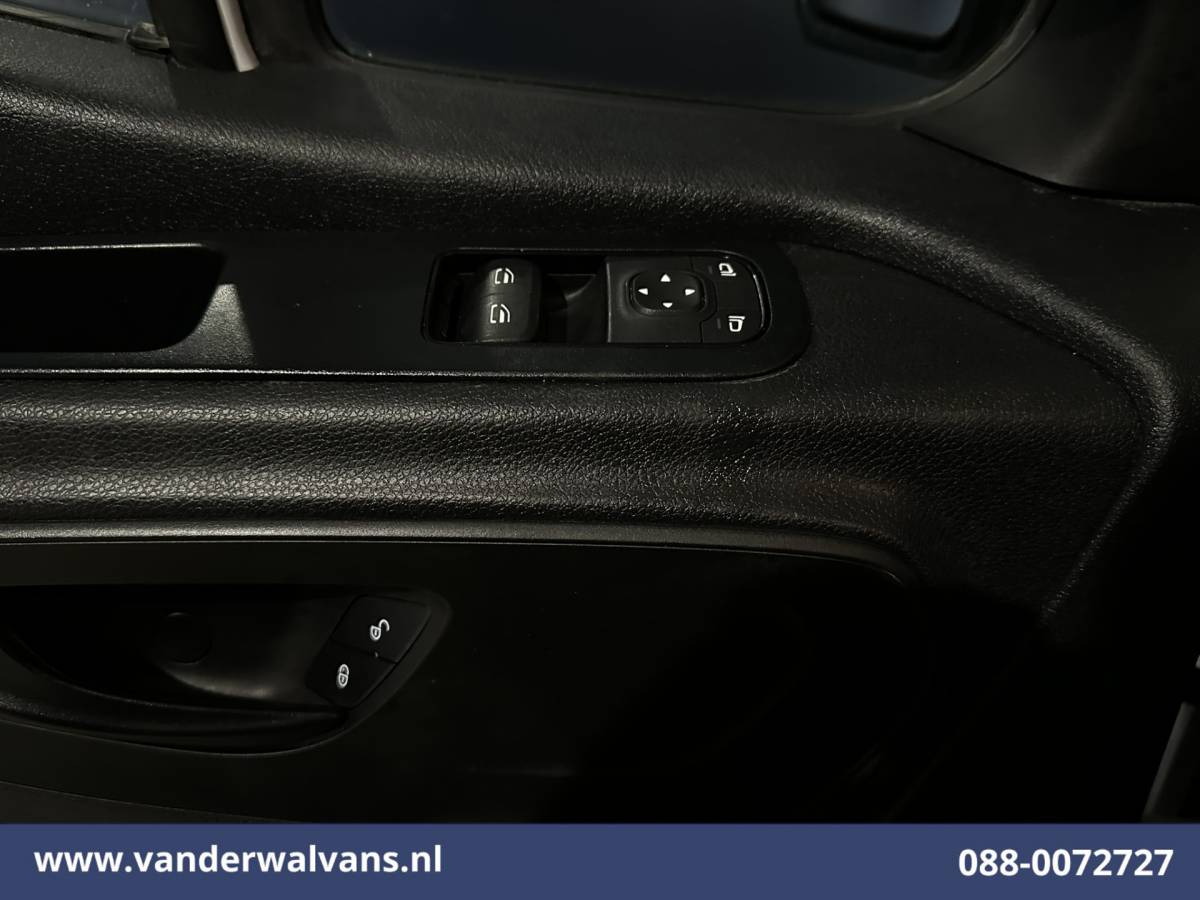 Mercedes-Benz Sprinter Mercedes-Benz Sprinter 315 CDI 150pk L3H2 Euro6 Airco | Navigatie | Camera | Chauffeursstoel Bijrijdersbank