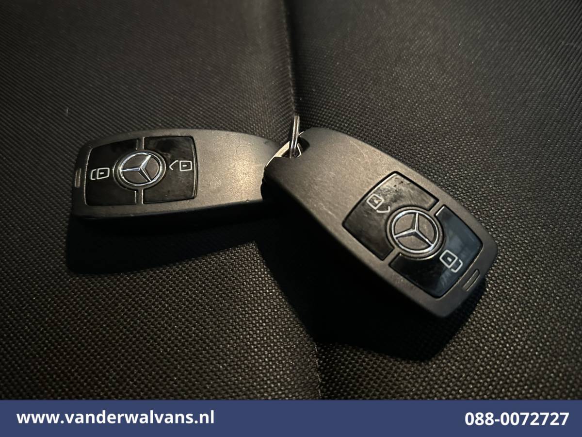 Mercedes-Benz Sprinter Mercedes-Benz Sprinter 315 CDI 150pk L3H2 Euro6 Airco | Navigatie | Camera | Chauffeursstoel Bijrijdersbank