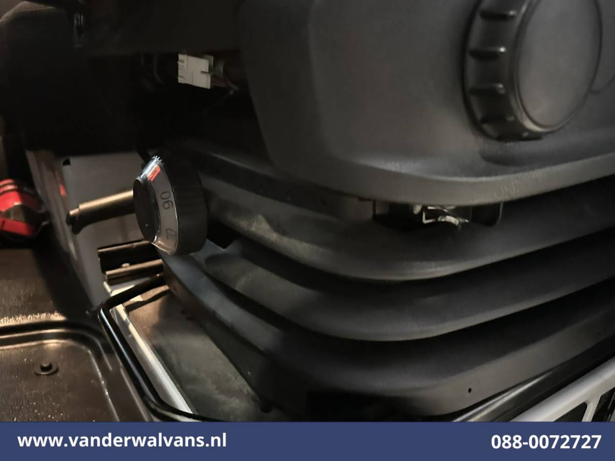 Mercedes-Benz Sprinter Mercedes-Benz Sprinter 315 CDI 150pk L3H2 Euro6 Airco | Navigatie | Camera | Chauffeursstoel Bijrijdersbank