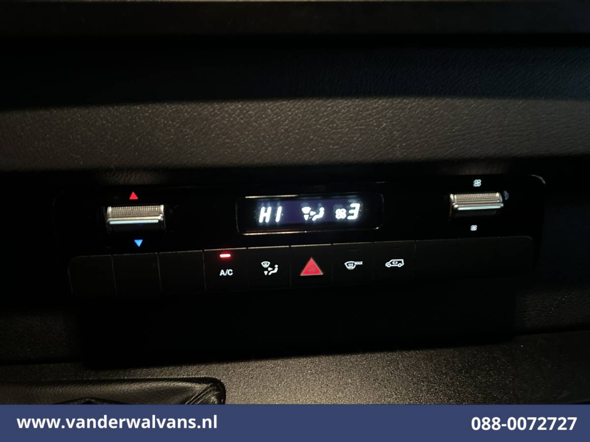 Mercedes-Benz Sprinter Mercedes-Benz Sprinter 315 CDI 150pk L3H2 Euro6 Airco | Navigatie | Camera | Chauffeursstoel Bijrijdersbank
