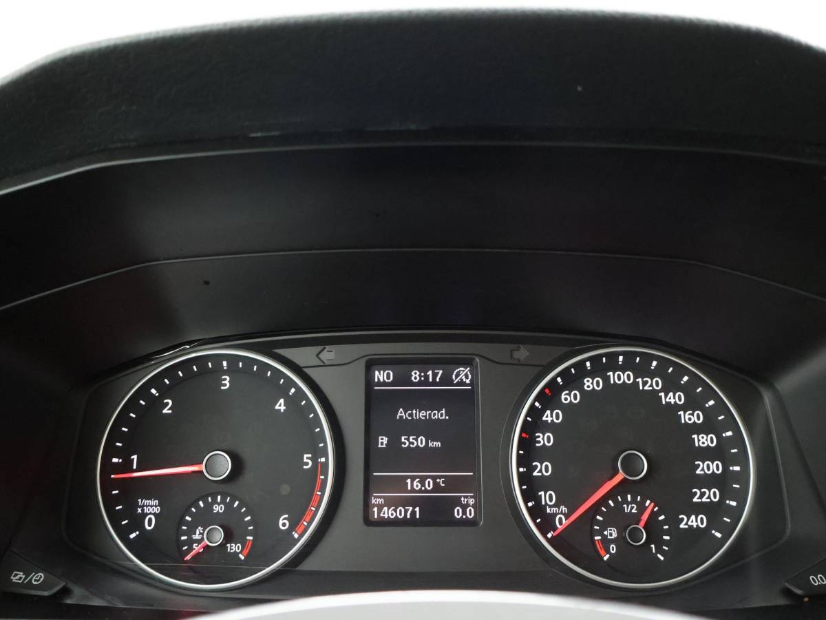 Volkswagen Transporter Volkswagen Transporter CARAVELLE 2.0 TDI DSG ROLSTOEL LIFT EURO 6 + STANDKACHEL | 18 INCH | CAMERA | CARPLAY | LED | STOELVERW.