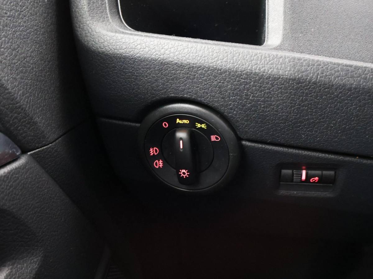Volkswagen Transporter Volkswagen Transporter CARAVELLE 2.0 TDI DSG ROLSTOEL LIFT EURO 6 + STANDKACHEL | 18 INCH | CAMERA | CARPLAY | LED | STOELVERW.