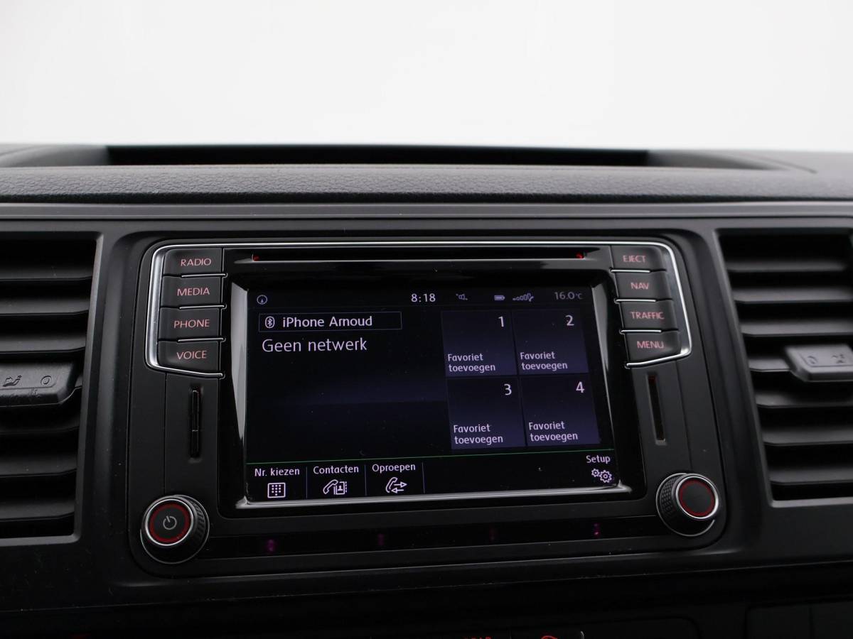 Volkswagen Transporter Volkswagen Transporter CARAVELLE 2.0 TDI DSG ROLSTOEL LIFT EURO 6 + STANDKACHEL | 18 INCH | CAMERA | CARPLAY | LED | STOELVERW.