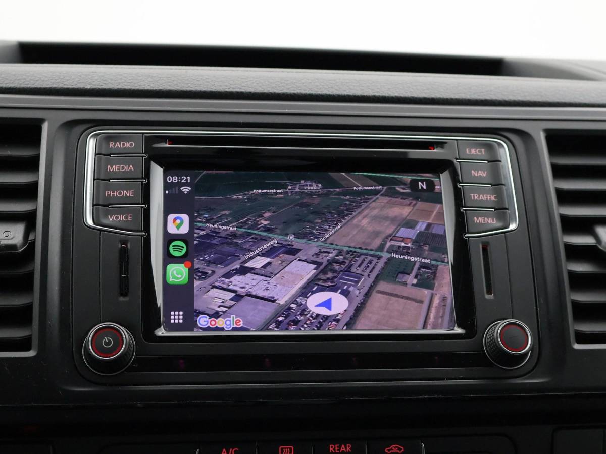 Volkswagen Transporter Volkswagen Transporter CARAVELLE 2.0 TDI DSG ROLSTOEL LIFT EURO 6 + STANDKACHEL | 18 INCH | CAMERA | CARPLAY | LED | STOELVERW.
