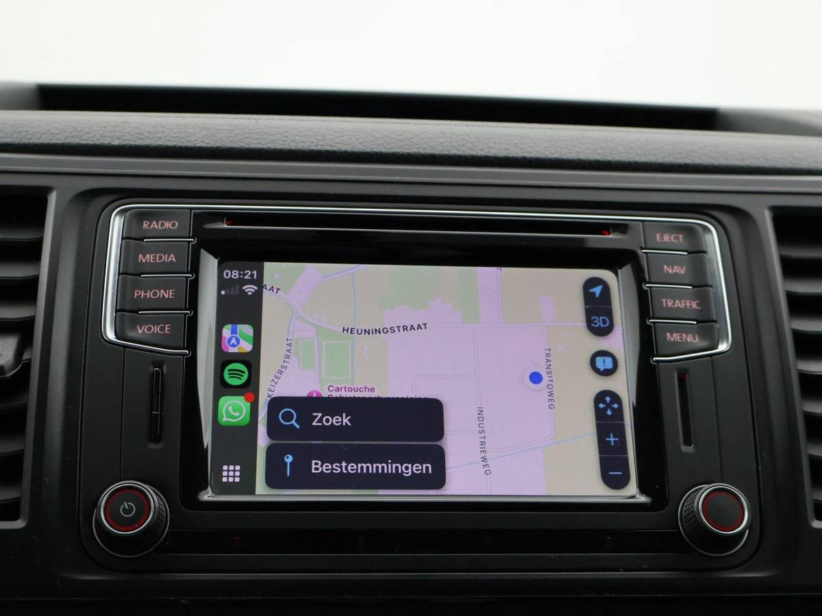 Volkswagen Transporter Volkswagen Transporter CARAVELLE 2.0 TDI DSG ROLSTOEL LIFT EURO 6 + STANDKACHEL | 18 INCH | CAMERA | CARPLAY | LED | STOELVERW.