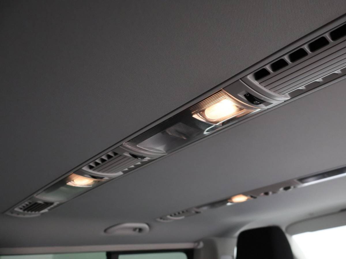 Volkswagen Transporter Volkswagen Transporter CARAVELLE 2.0 TDI DSG ROLSTOEL LIFT EURO 6 + STANDKACHEL | 18 INCH | CAMERA | CARPLAY | LED | STOELVERW.