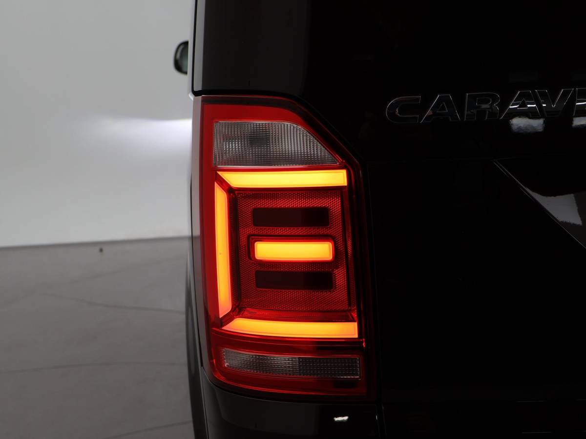 Volkswagen Transporter Volkswagen Transporter CARAVELLE 2.0 TDI DSG ROLSTOEL LIFT EURO 6 + STANDKACHEL | 18 INCH | CAMERA | CARPLAY | LED | STOELVERW.