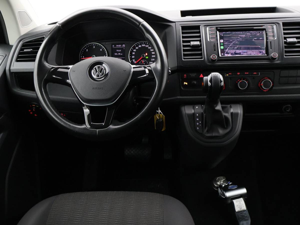 Volkswagen Transporter Volkswagen Transporter CARAVELLE 2.0 TDI DSG ROLSTOEL LIFT EURO 6 + STANDKACHEL | 18 INCH | CAMERA | CARPLAY | LED | STOELVERW.