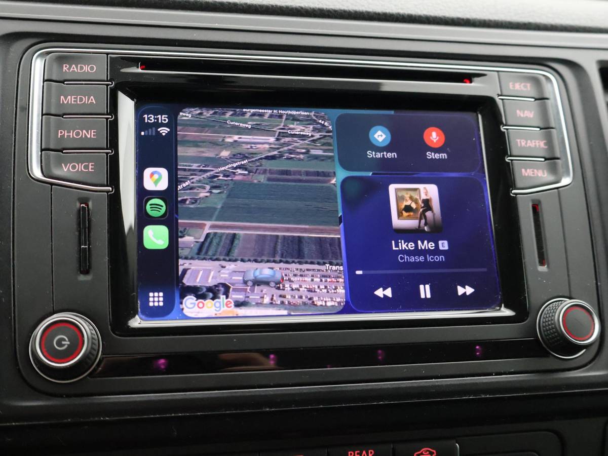 Volkswagen Transporter Volkswagen Transporter CARAVELLE 2.0 TDI DSG ROLSTOEL LIFT EURO 6 + STANDKACHEL | 18 INCH | CAMERA | CARPLAY | LED | STOELVERW.