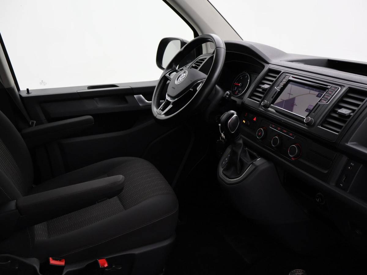 Volkswagen Transporter Volkswagen Transporter CARAVELLE 2.0 TDI DSG ROLSTOEL LIFT EURO 6 + STANDKACHEL | 18 INCH | CAMERA | CARPLAY | LED | STOELVERW.