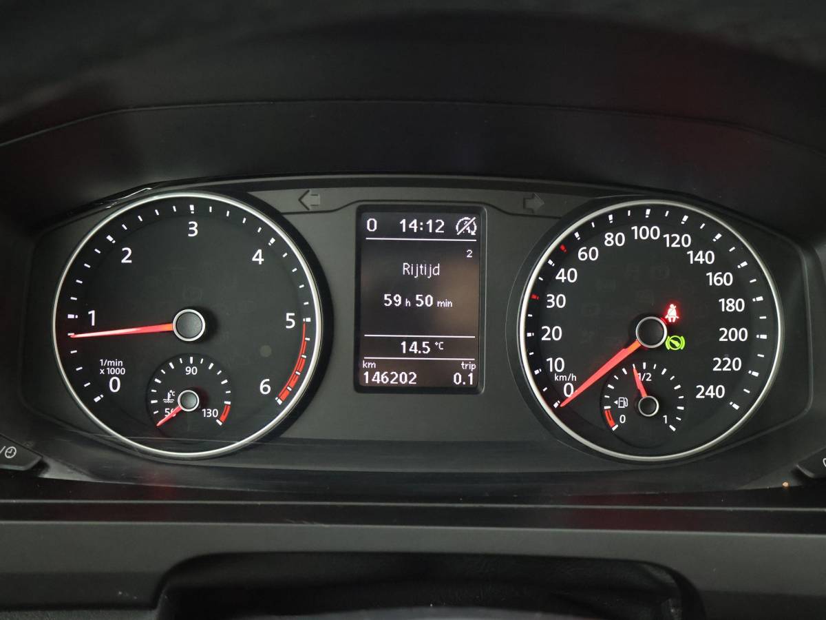 Volkswagen Transporter Volkswagen Transporter CARAVELLE 2.0 TDI DSG ROLSTOEL LIFT EURO 6 + STANDKACHEL | 18 INCH | CAMERA | CARPLAY | LED | STOELVERW.