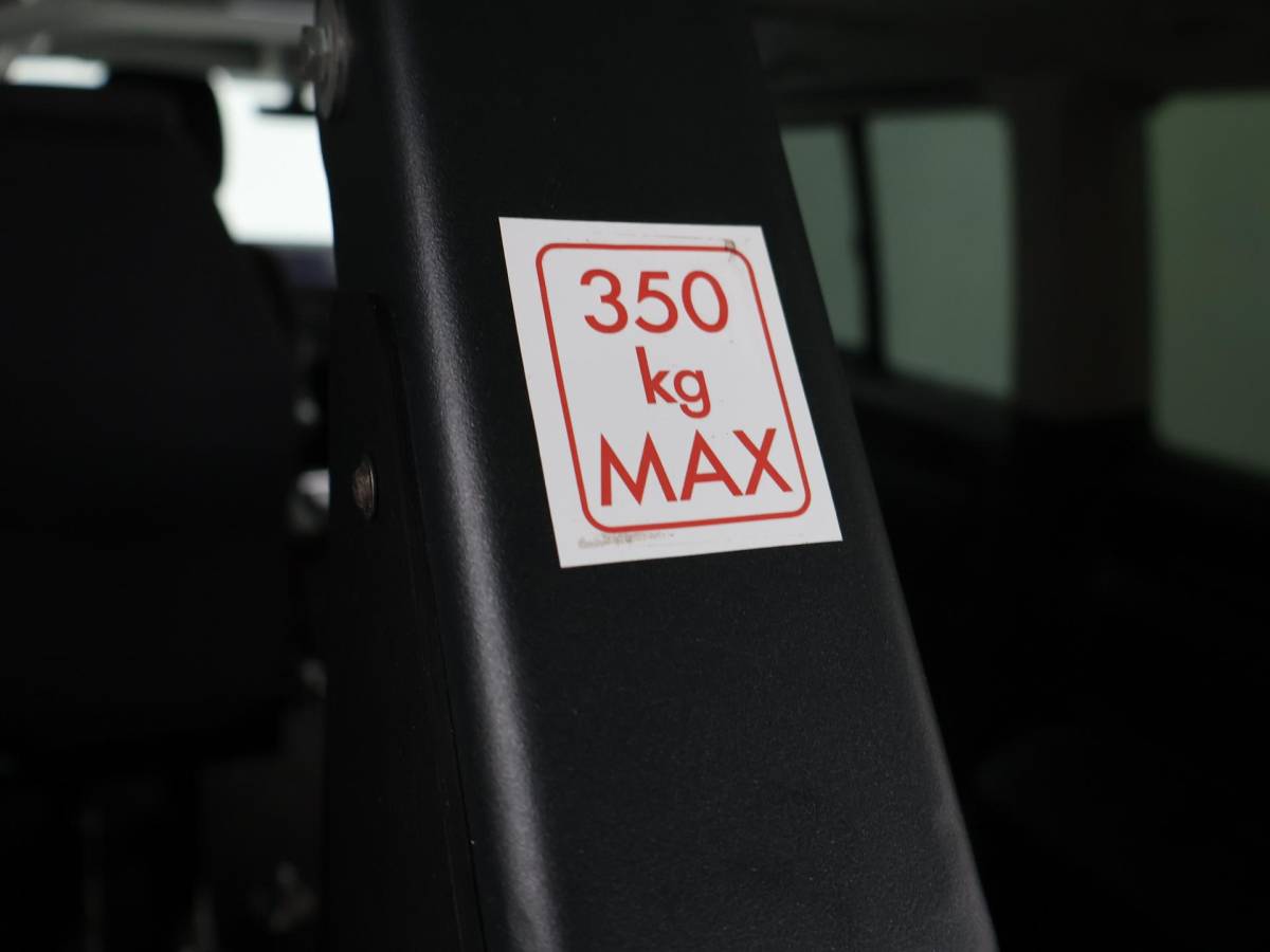 Volkswagen Transporter Volkswagen Transporter CARAVELLE 2.0 TDI DSG ROLSTOEL LIFT EURO 6 + STANDKACHEL | 18 INCH | CAMERA | CARPLAY | LED | STOELVERW.