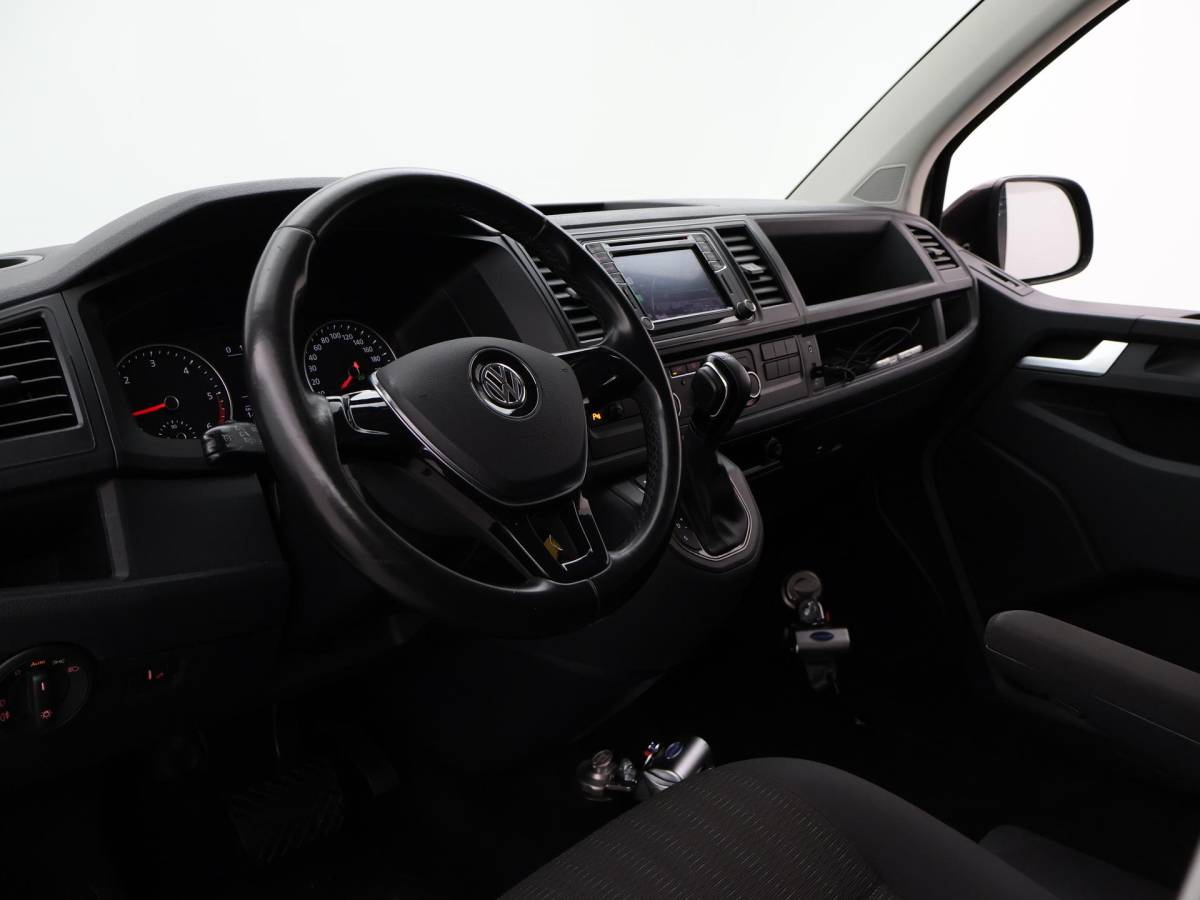 Volkswagen Transporter Volkswagen Transporter CARAVELLE 2.0 TDI DSG ROLSTOEL LIFT EURO 6 + STANDKACHEL | 18 INCH | CAMERA | CARPLAY | LED | STOELVERW.