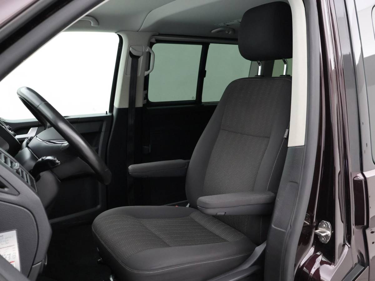 Volkswagen Transporter Volkswagen Transporter CARAVELLE 2.0 TDI DSG ROLSTOEL LIFT EURO 6 + STANDKACHEL | 18 INCH | CAMERA | CARPLAY | LED | STOELVERW.