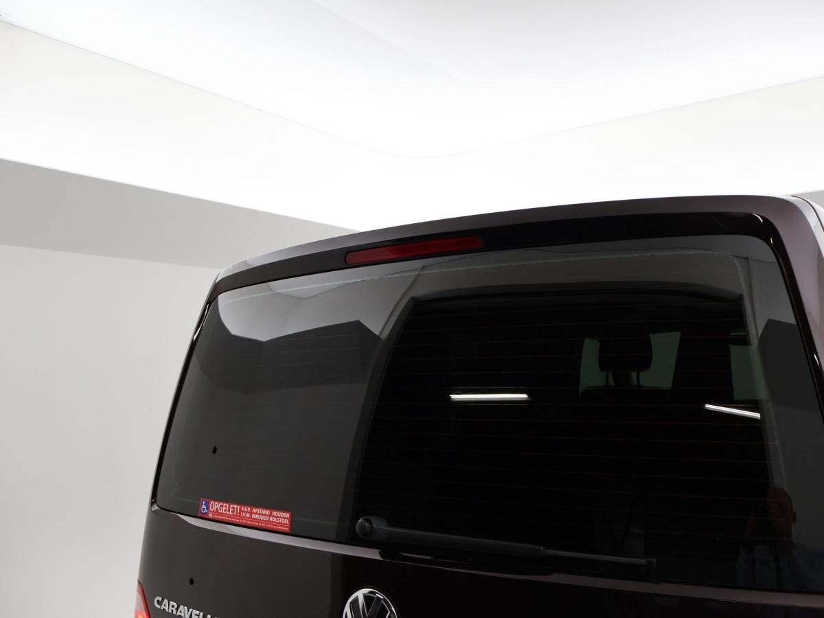 Volkswagen Transporter Volkswagen Transporter CARAVELLE 2.0 TDI DSG ROLSTOEL LIFT EURO 6 + STANDKACHEL | 18 INCH | CAMERA | CARPLAY | LED | STOELVERW.