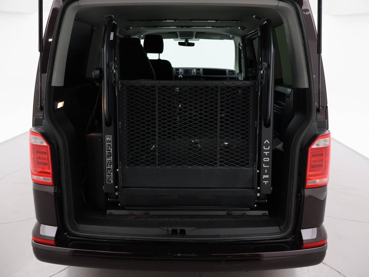 Volkswagen Transporter Volkswagen Transporter CARAVELLE 2.0 TDI DSG ROLSTOEL LIFT EURO 6 + STANDKACHEL | 18 INCH | CAMERA | CARPLAY | LED | STOELVERW.