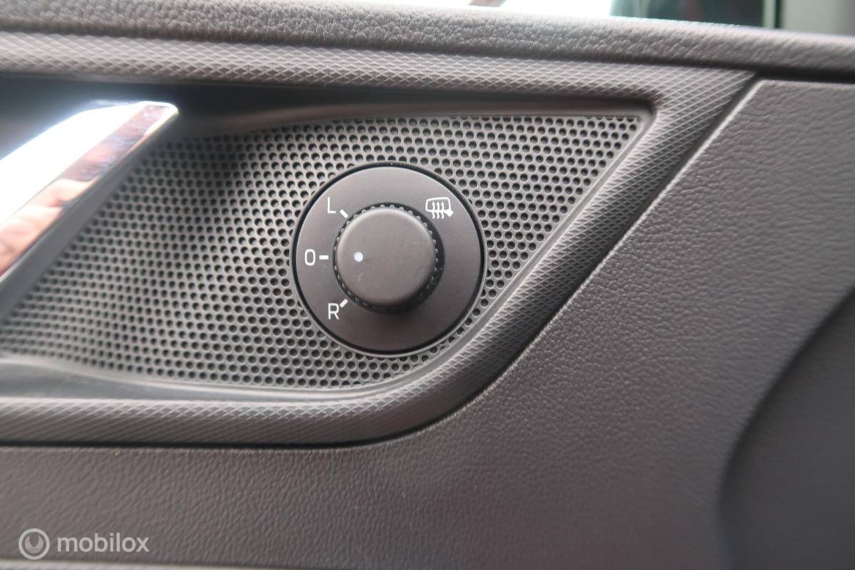 Škoda Rapid Skoda Rapid 1.4 TSI Monte Carlo AUTOMAAT, PANODAK, XENON