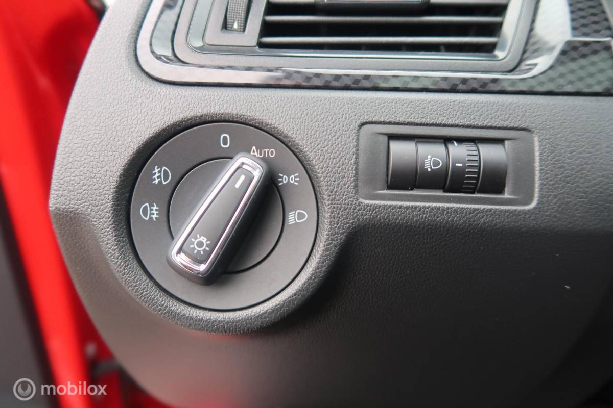 Škoda Rapid Skoda Rapid 1.4 TSI Monte Carlo AUTOMAAT, PANODAK, XENON