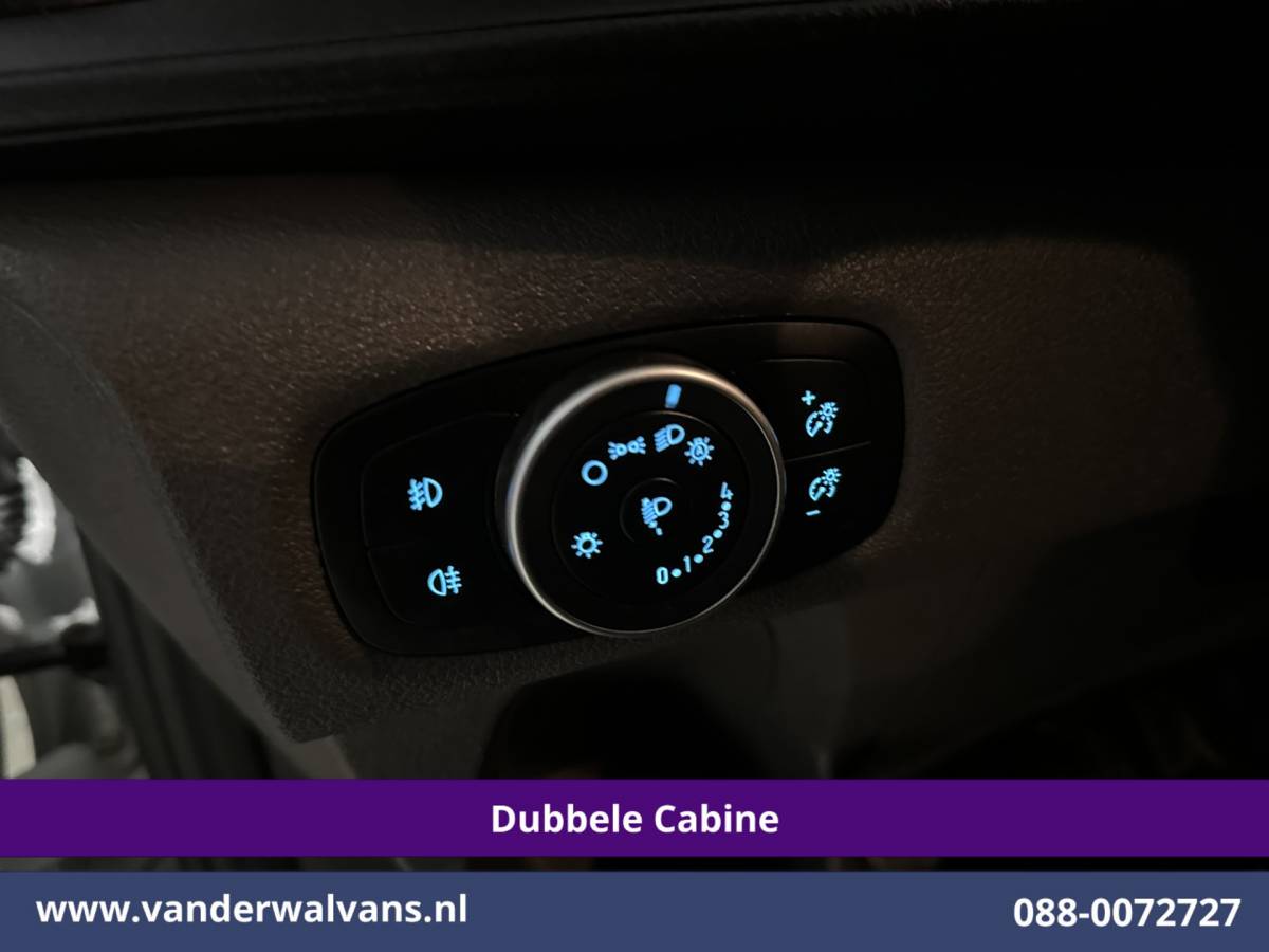 Ford Transit Custom Ford Transit Custom 2.0 TDCI 131pk L2H1 Dubbele Cabine Euro6 Airco | 5-Zits | Camera | LED | 2800kg Trekhaak | Apple Carplay Cruisecontrol, Android Auto, Stoelverwarming, Verwarmde Voorruit, Parkeersensoren