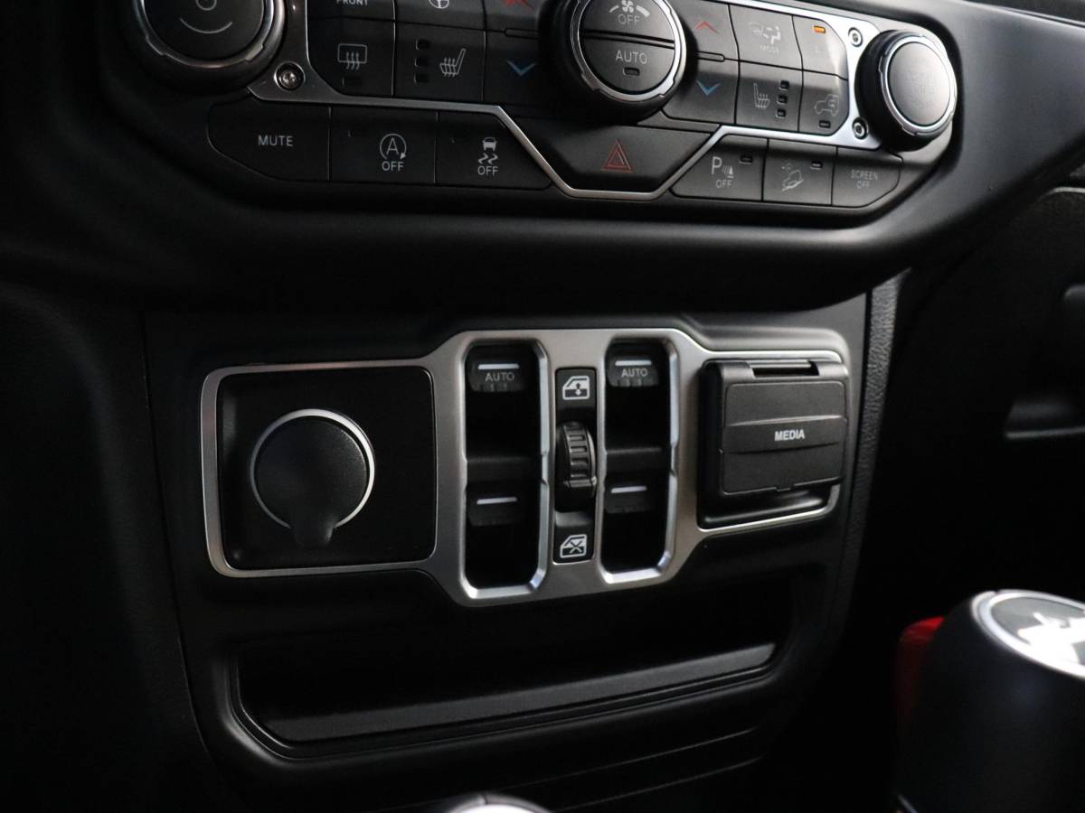 Jeep Wrangler Jeep Wrangler 2.2D Sahara | GRIJS KENTEKEN | LEDER | CAMERA | STOEL/STUURVERW. | ALPINE AUDIO | CRUISE | NAVI |