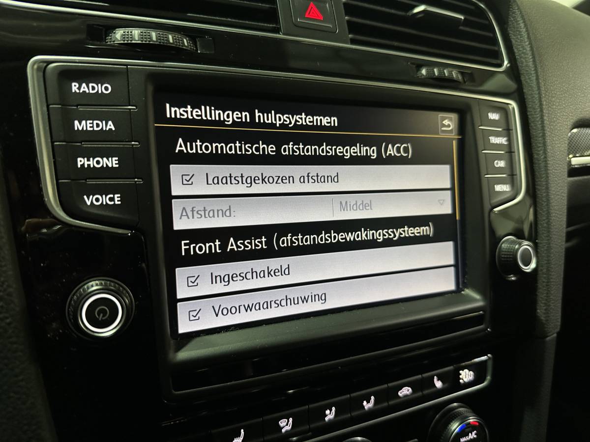 Volkswagen Golf Volkswagen Golf Variant 1.4 TSI Business Edition – Pano / Navi / Camera