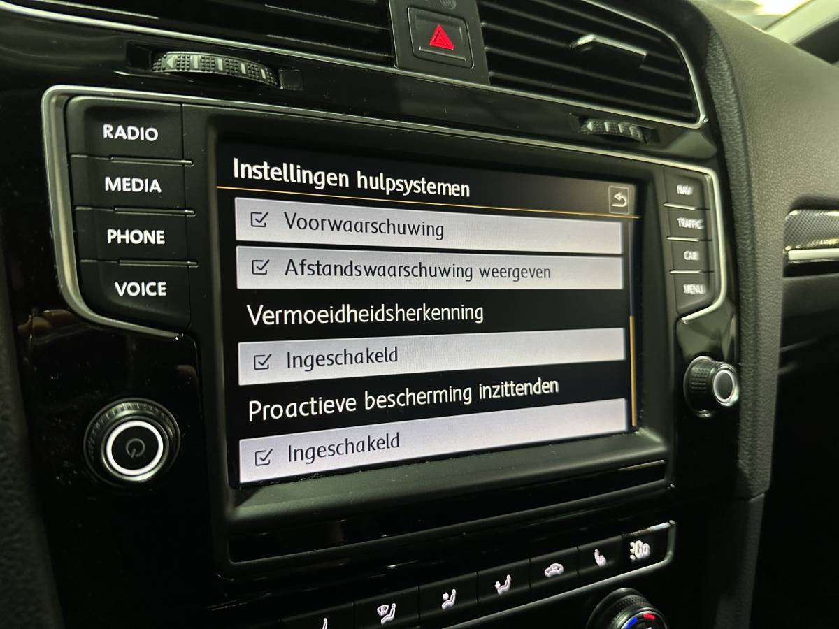 Volkswagen Golf Volkswagen Golf Variant 1.4 TSI Business Edition – Pano / Navi / Camera