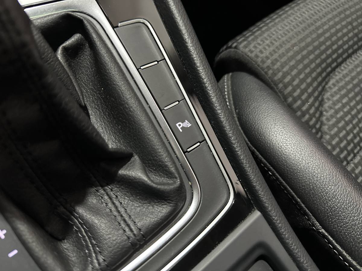 Volkswagen Golf Volkswagen Golf Variant 1.4 TSI Business Edition – Pano / Navi / Camera