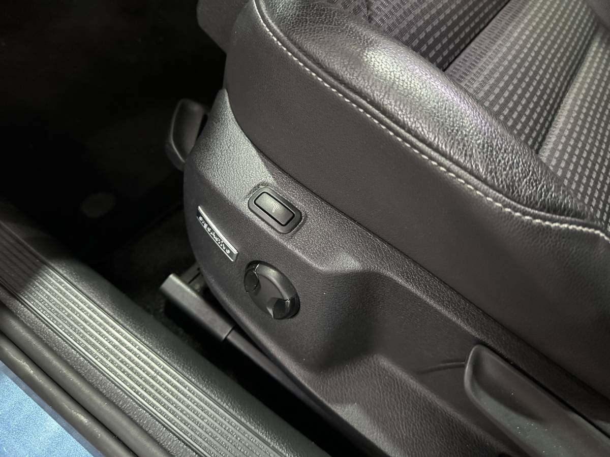 Volkswagen Golf Volkswagen Golf Variant 1.4 TSI Business Edition – Pano / Navi / Camera