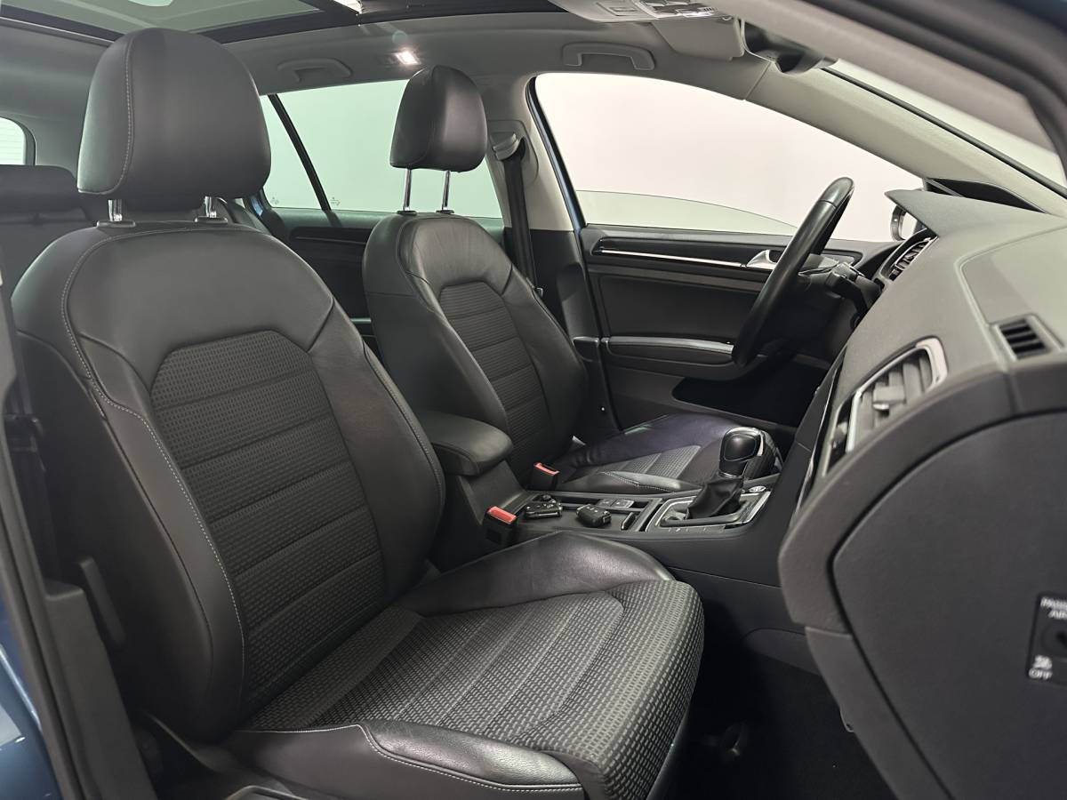 Volkswagen Golf Volkswagen Golf Variant 1.4 TSI Business Edition – Pano / Navi / Camera