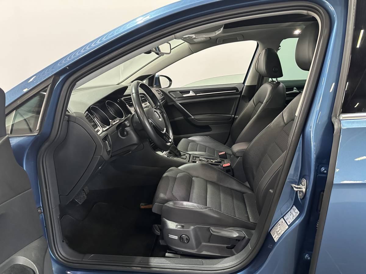 Volkswagen Golf Volkswagen Golf Variant 1.4 TSI Business Edition – Pano / Navi / Camera