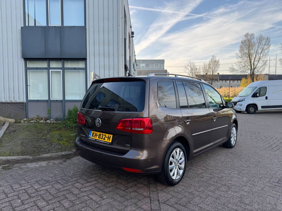 Volkswagen Touran Volkswagen Touran 1.4 TSI Highline 7 PERSOONS!! AUT!!