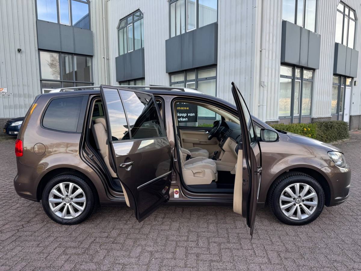 Volkswagen Touran Volkswagen Touran 1.4 TSI Highline 7 PERSOONS!! AUT!!