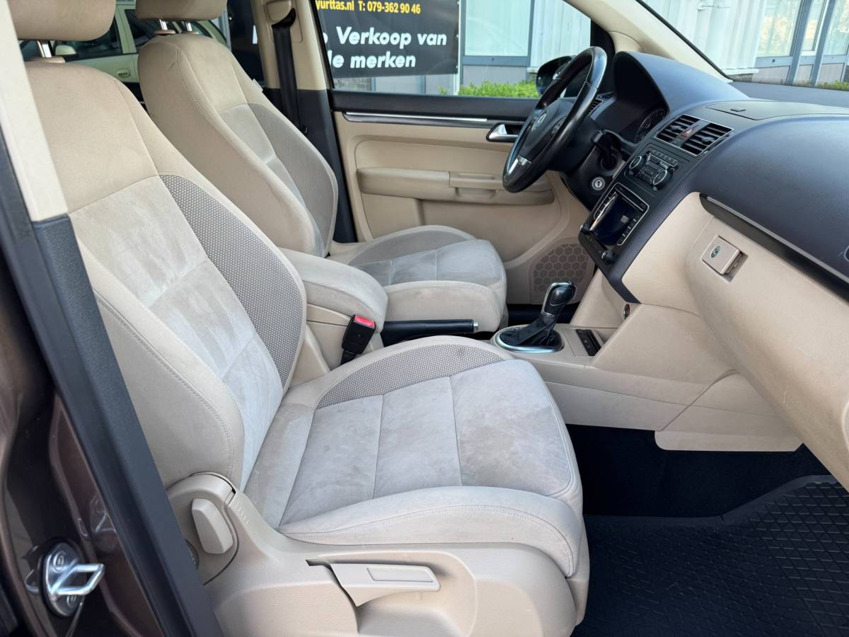 Volkswagen Touran Volkswagen Touran 1.4 TSI Highline 7 PERSOONS!! AUT!!