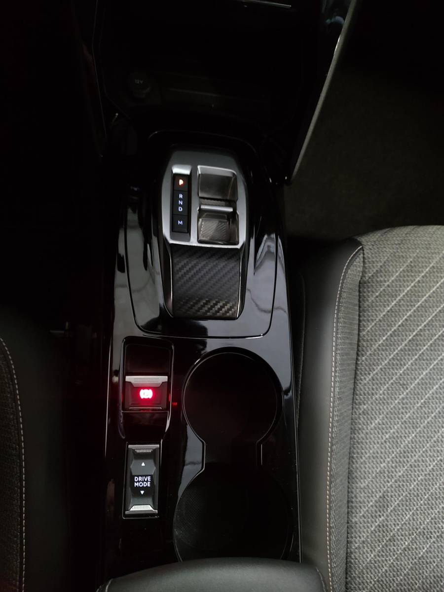 Peugeot 208 Peugeot 208 1.2 Hybrid 110 e-DCS6 Allure Automaat Carplay-Navigatie Led