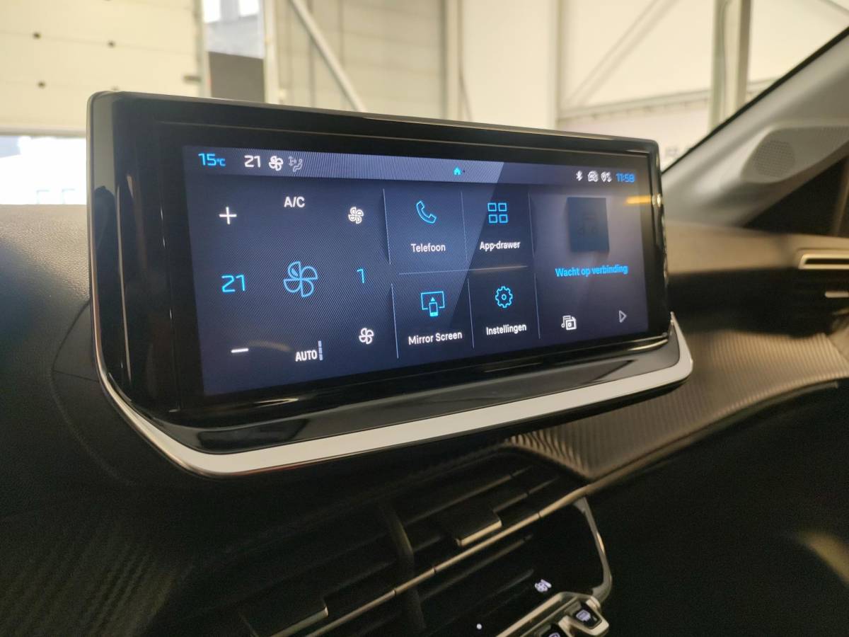 Peugeot 208 Peugeot 208 1.2 Hybrid 110 e-DCS6 Allure Automaat Carplay-Navigatie Led