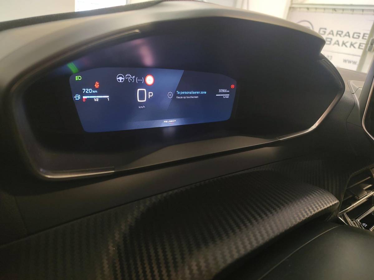 Peugeot 208 Peugeot 208 1.2 Hybrid 110 e-DCS6 Allure Automaat Carplay-Navigatie Led
