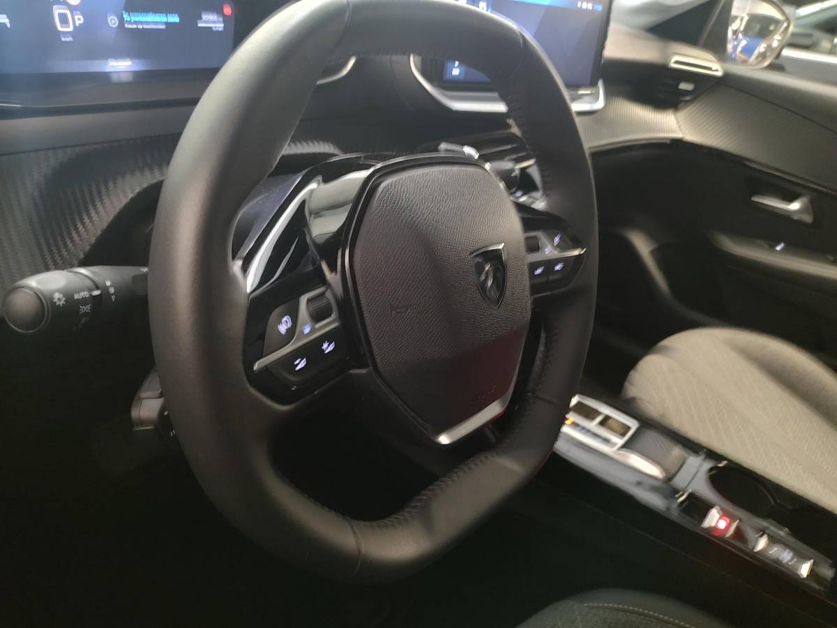 Peugeot 208 Peugeot 208 1.2 Hybrid 110 e-DCS6 Allure Automaat Carplay-Navigatie Led