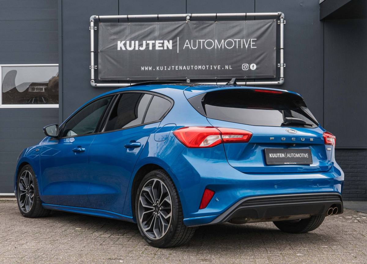 Ford Focus Ford Focus 1.0 EcoBoost ST Line / LED / Pano / HUD / Winter Pack!