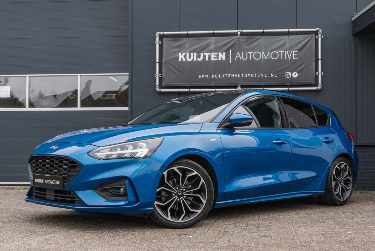 Ford Focus Ford Focus 1.0 EcoBoost ST Line / LED / Pano / HUD / Winter Pack!
