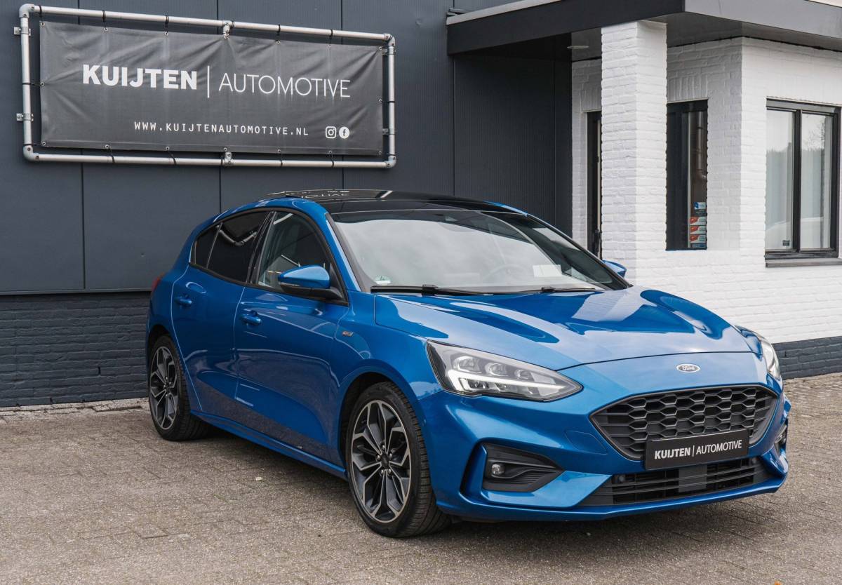 Ford Focus Ford Focus 1.0 EcoBoost ST Line / LED / Pano / HUD / Winter Pack!