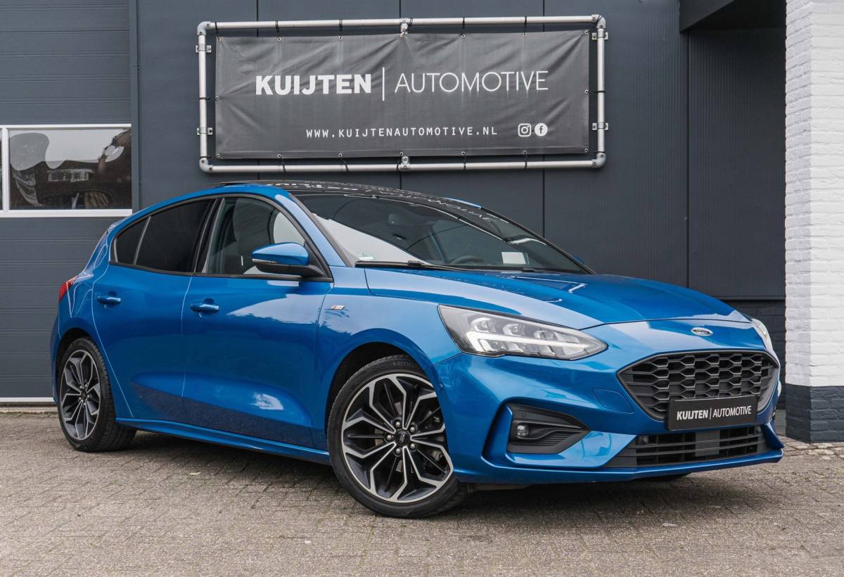 Ford Focus Ford Focus 1.0 EcoBoost ST Line / LED / Pano / HUD / Winter Pack!