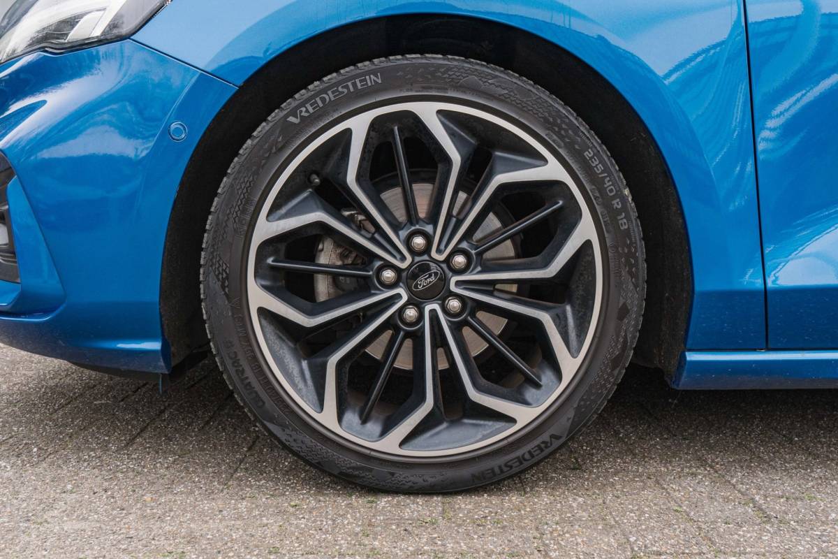 Ford Focus Ford Focus 1.0 EcoBoost ST Line / LED / Pano / HUD / Winter Pack!