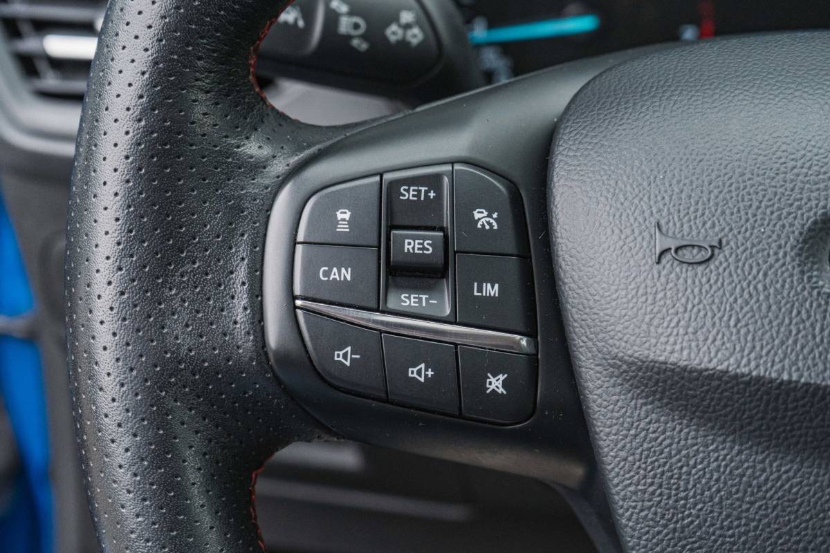 Ford Focus Ford Focus 1.0 EcoBoost ST Line / LED / Pano / HUD / Winter Pack!