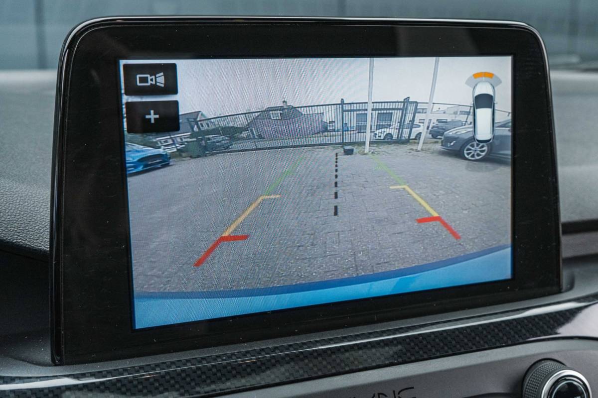 Ford Focus Ford Focus 1.0 EcoBoost ST Line / LED / Pano / HUD / Winter Pack!
