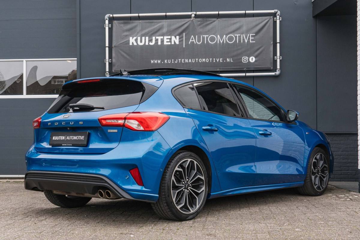 Ford Focus Ford Focus 1.0 EcoBoost ST Line / LED / Pano / HUD / Winter Pack!