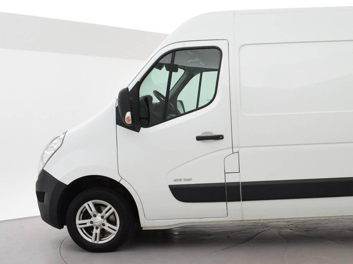 Renault Master Renault Master T35 2.3 dCi L2H2 125 PK AUT. + TREKHAAK | NAVIGATIE | AIRCO | LMV | CRUISE CONTROL