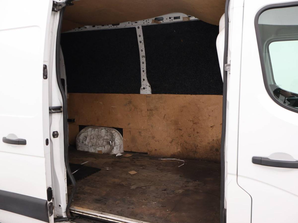 Renault Master Renault Master T35 2.3 dCi L2H2 125 PK AUT. + TREKHAAK | NAVIGATIE | AIRCO | LMV | CRUISE CONTROL