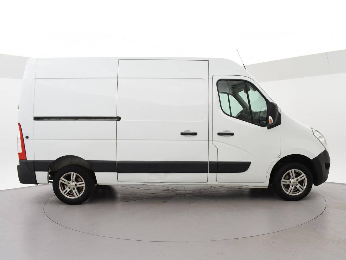 Renault Master Renault Master T35 2.3 dCi L2H2 125 PK AUT. + TREKHAAK | NAVIGATIE | AIRCO | LMV | CRUISE CONTROL
